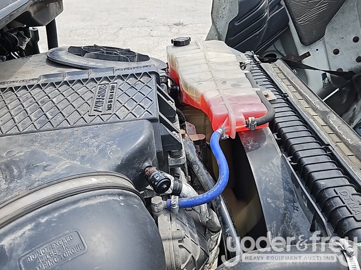 2017-freightliner-cascadia-113-image-25