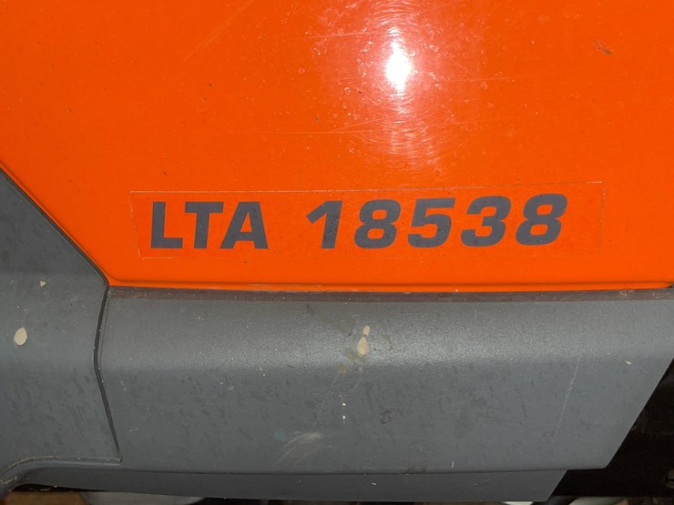 husqvarna-lta-18538-lawn-tractor-image-2