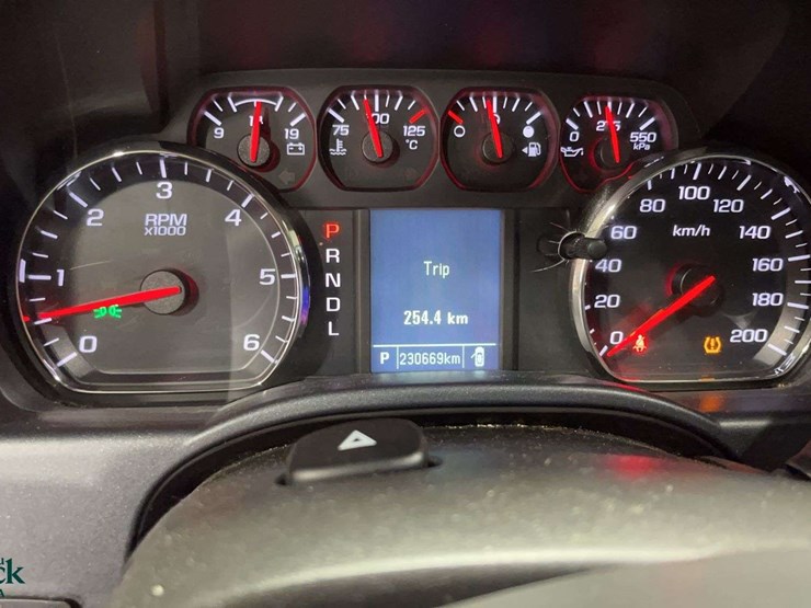 2018-chevrolet-silverado-1500-image-18