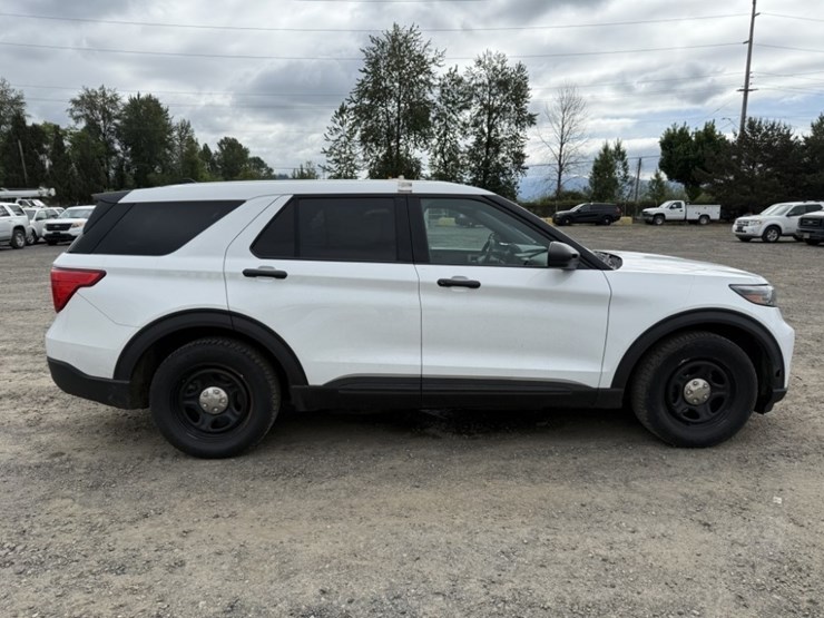 2020-ford-explorer-image-3