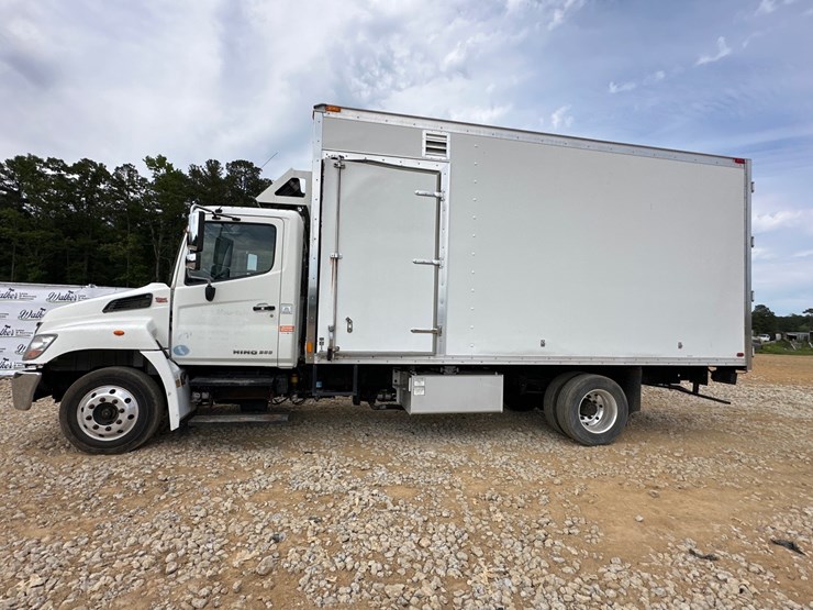 2010-hino-258-image-1