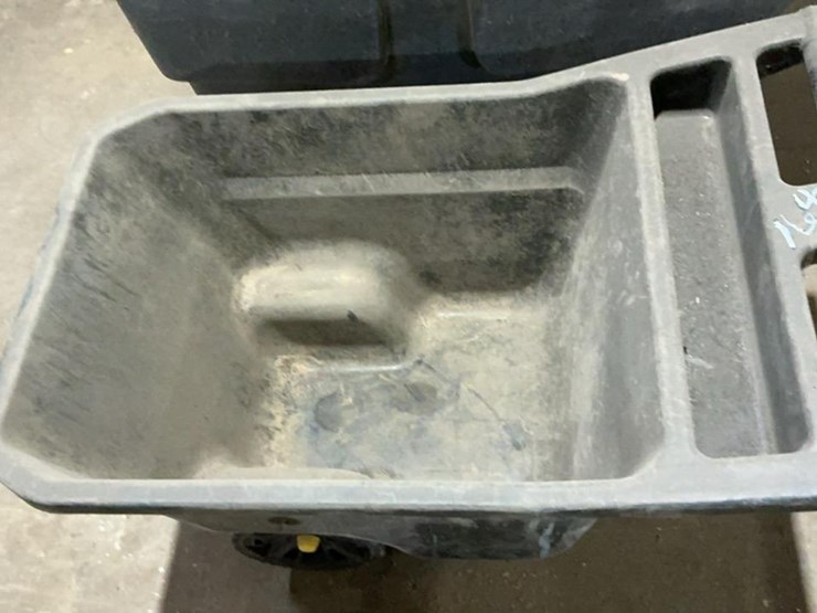 #164-•-poly-carts-and-trash-cans-image-15