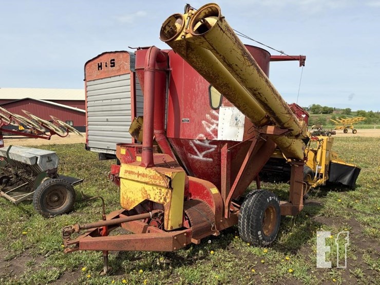 new-holland-353-image-1