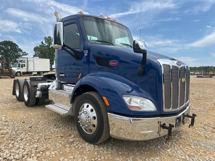 2017-peterbilt-579-image-7