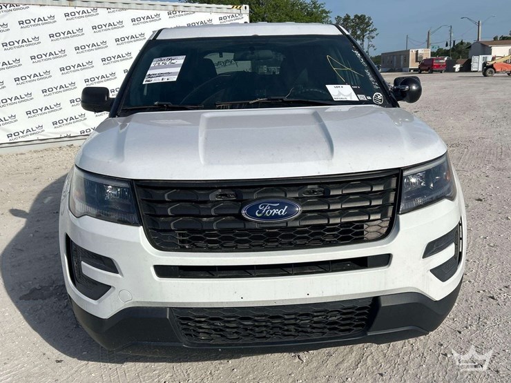 2018-ford-explorer-image-24