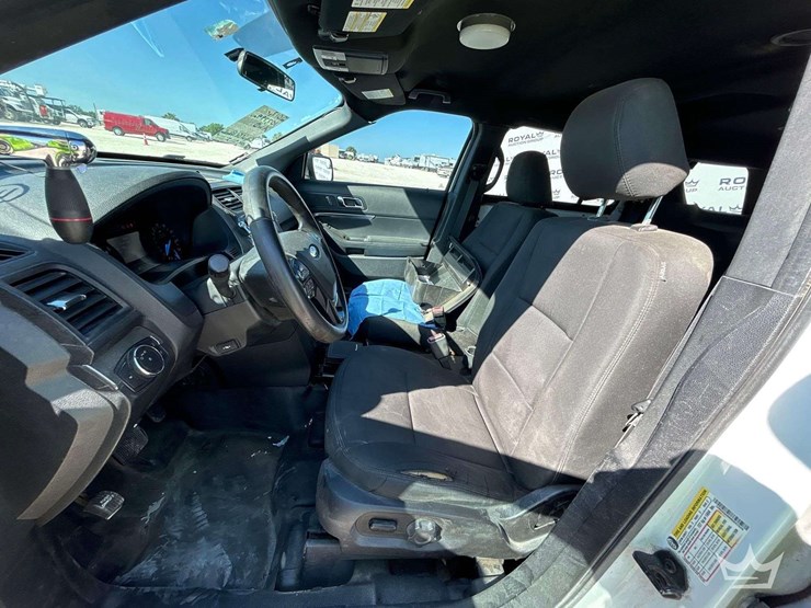 2017-ford-explorer-image-12