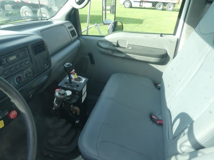 2004-ford-f750-image-13