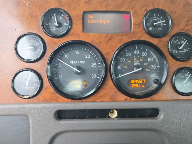 2009-peterbilt-365-image-76