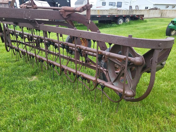 new-idea-bar-hay-rake-image-10