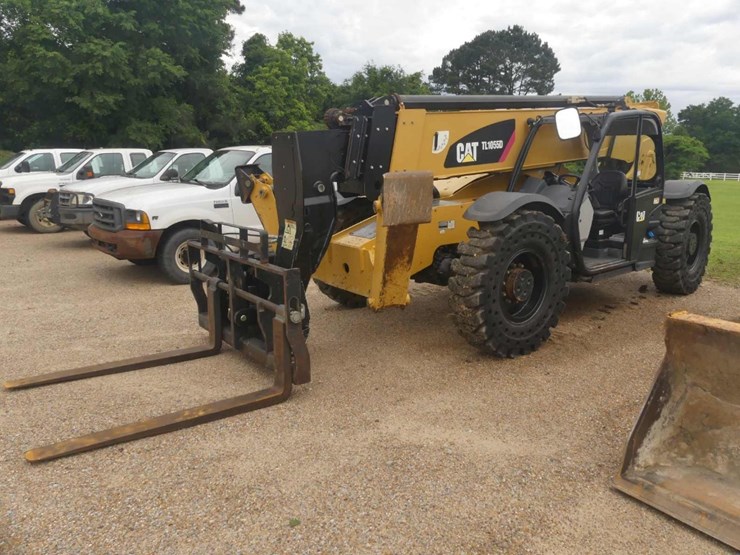 2019-caterpillar-tl1055d-image-1