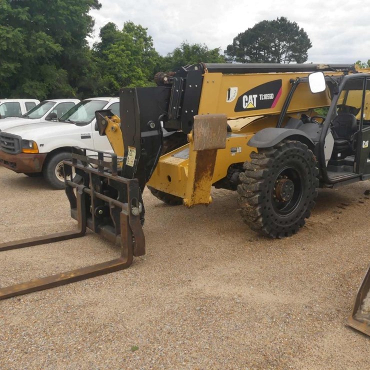 2019 CATERPILLAR TL1055D
