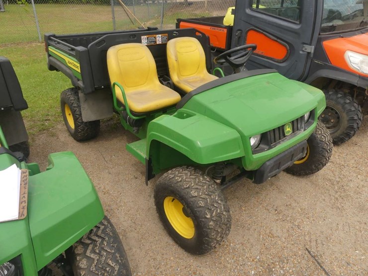 2024-john-deere-gator-image-2
