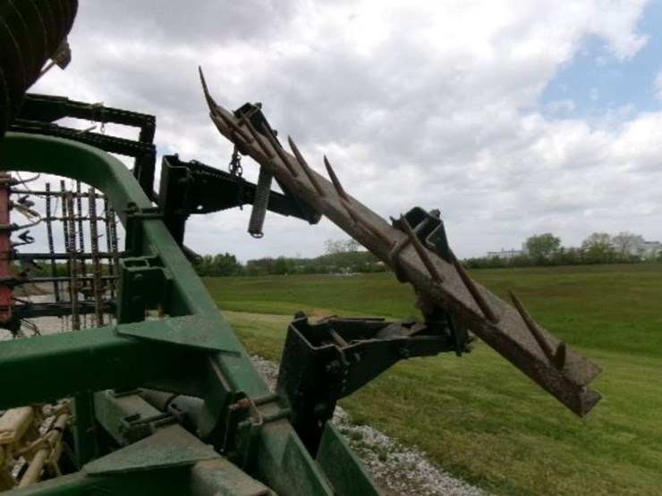 john-deere-220-image-12