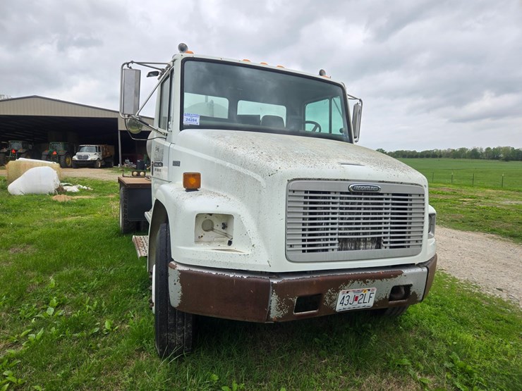 1999-freightliner-fl70-image-25