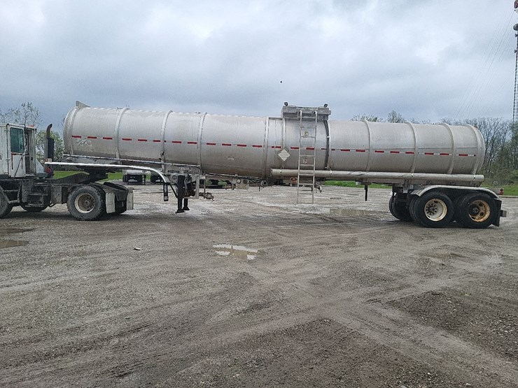 2012-brenner-8820-gallon-aluminum-tandem-axle-semi-tanker-trailer-image-2