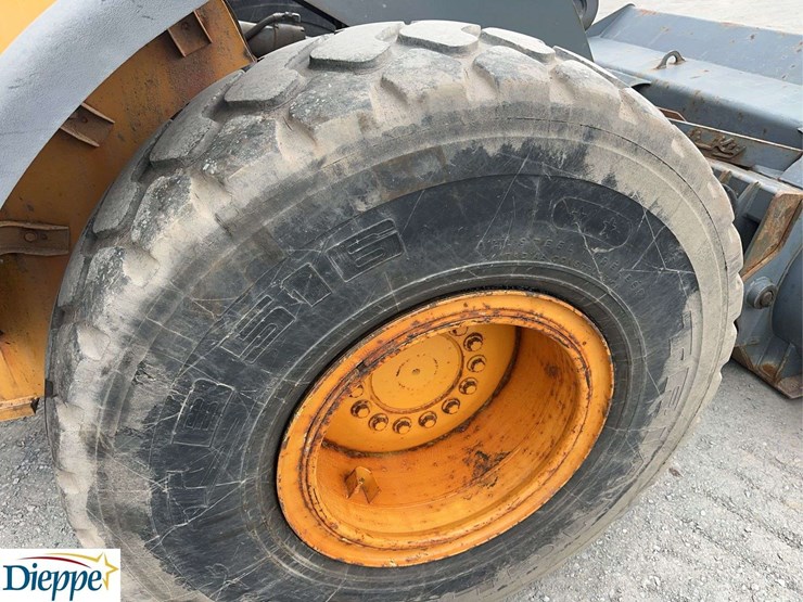 2011-deere-544k-image-13