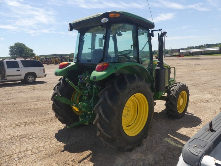 2024-john-deere-5100e-image-3