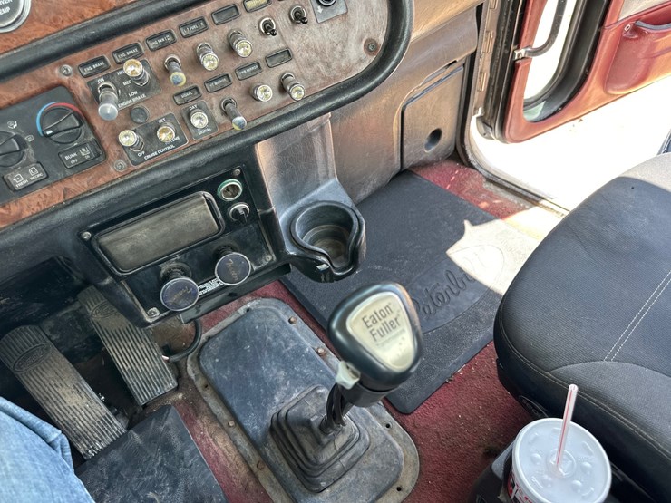2005-peterbilt-378-image-13