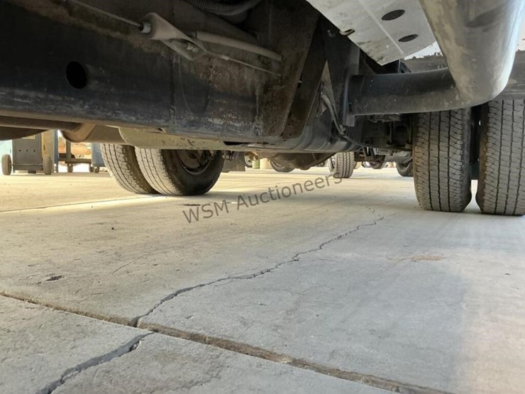 2015-chevrolet-silverado-3500hd-image-27