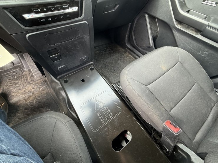 2020-ford-explorer-image-34