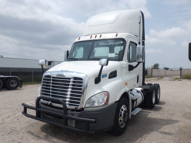 2017-freightliner-cascadia-113-image-1