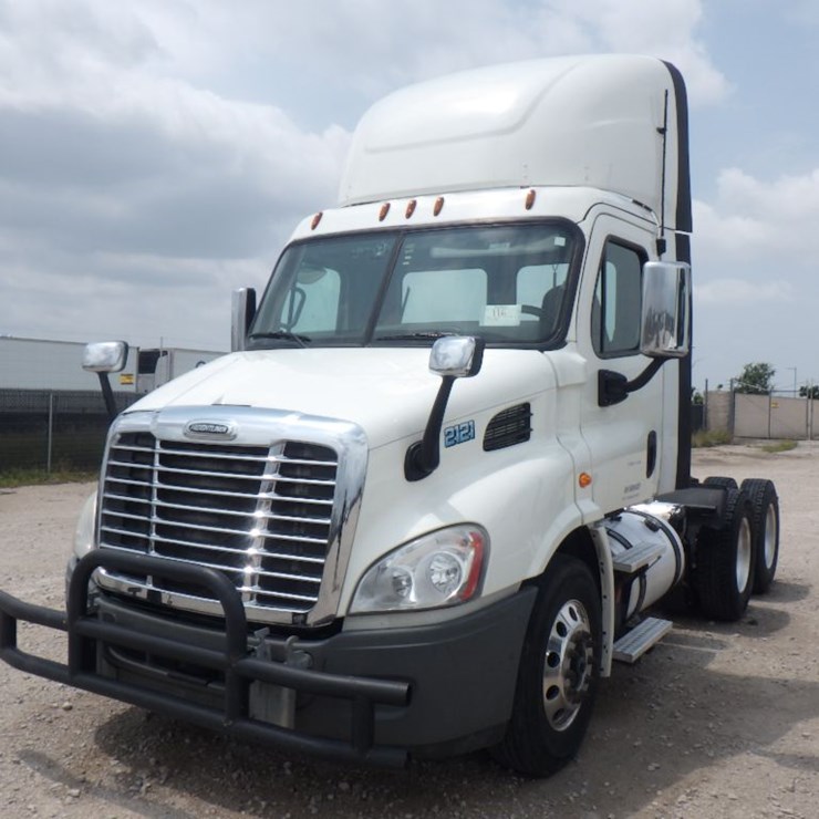 2017 FREIGHTLINER CASCADIA 113