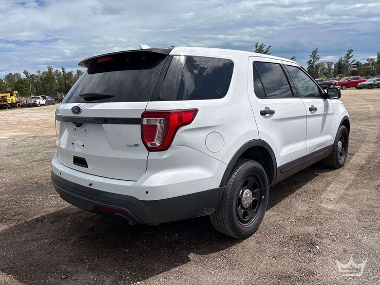 2017-ford-explorer-image-3