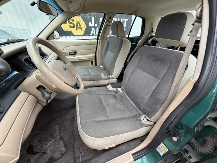 2008-ford-crown-victoria-sedan-image-26