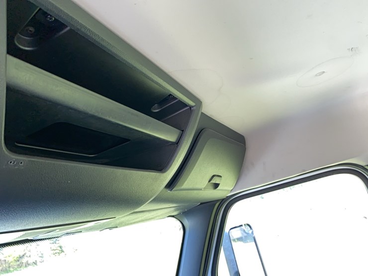 2019-freightliner-cascadia-day-cab-image-41