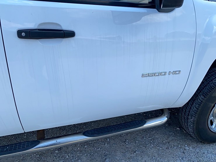 2013-chevrolet-2500-image-15