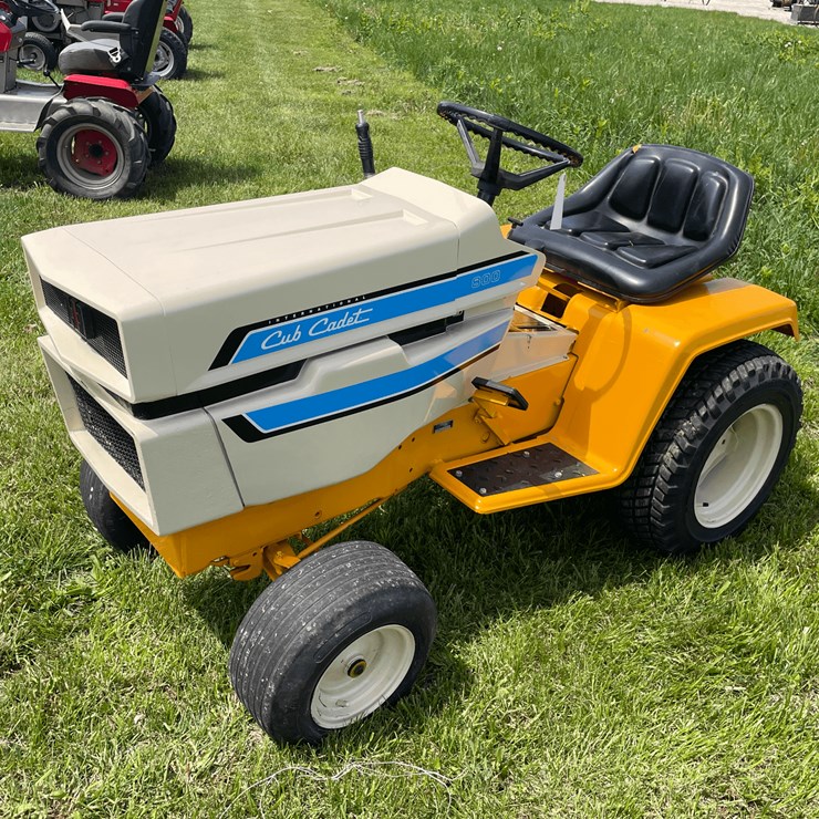 1975 INTERNATIONAL CUB
