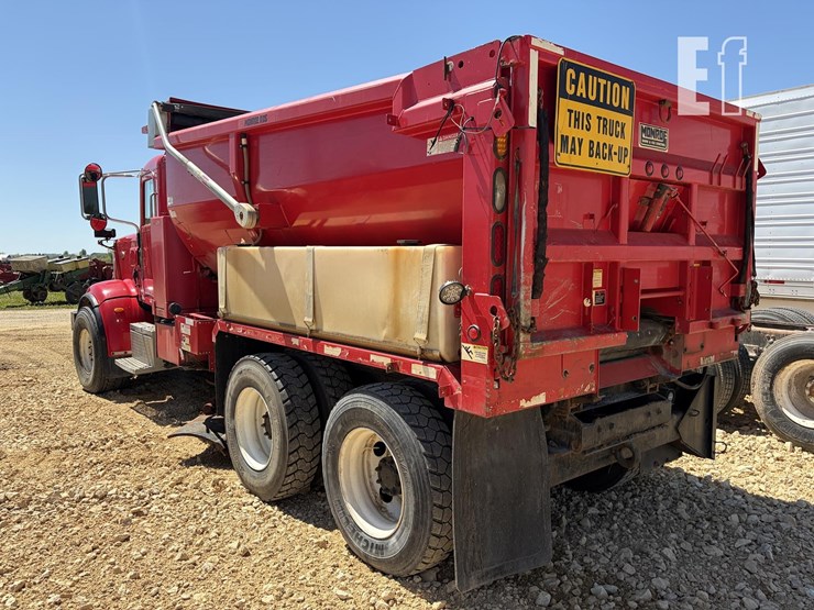 2008-peterbilt-367-image-3