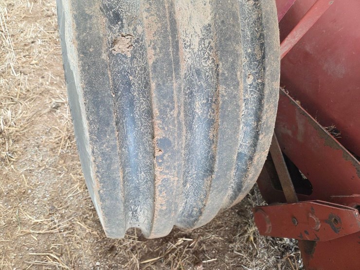 hesston-7500-image-15