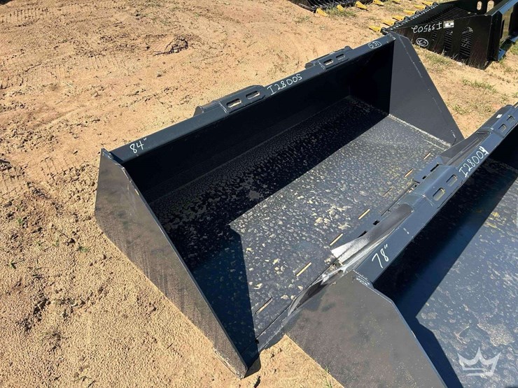 wolverine-track-duty-bucket-image-1