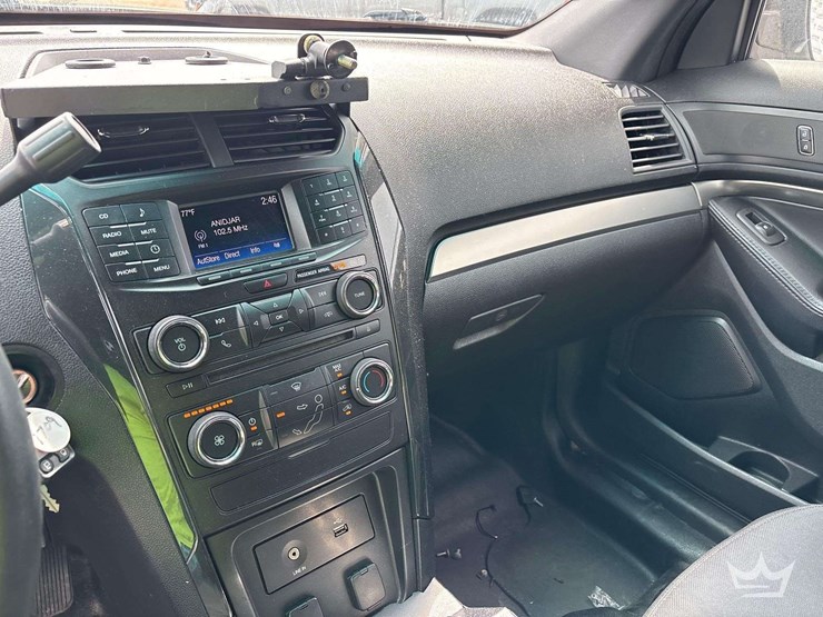 2017-ford-explorer-image-15