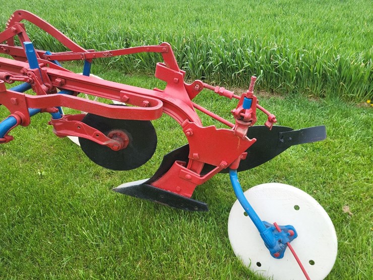 international-1-bottom-pull-type-moldboard-plow-image-14