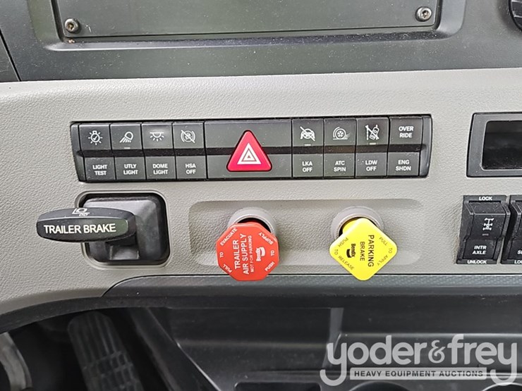 2022-freightliner-cascadia-116-image-26