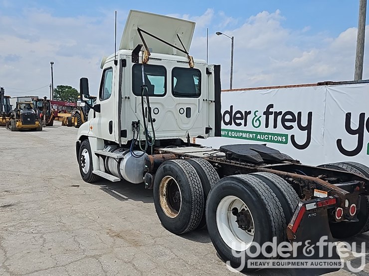 2017-freightliner-cascadia-125-image-3