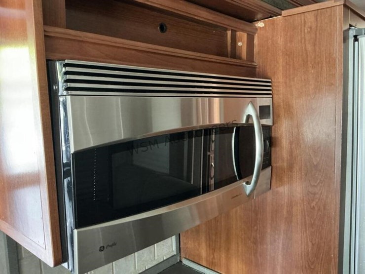 2006-fleetwood-excursion-motorhome-image-34