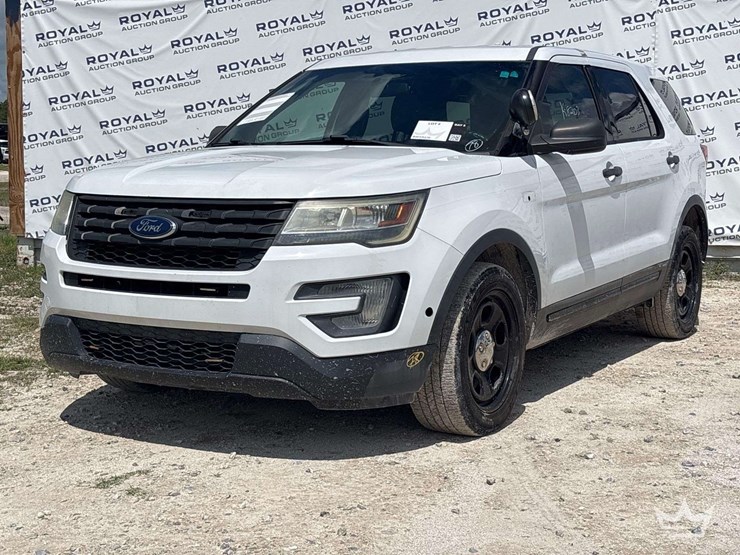 2016-ford-explorer-image-1