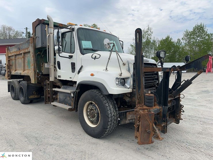 2015-freightliner-114sd-image-3