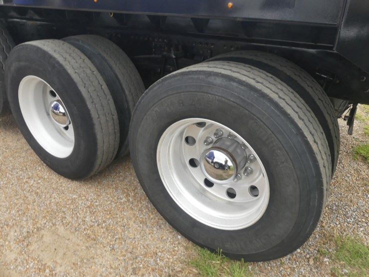 2020-mack-granite-64ft-image-5