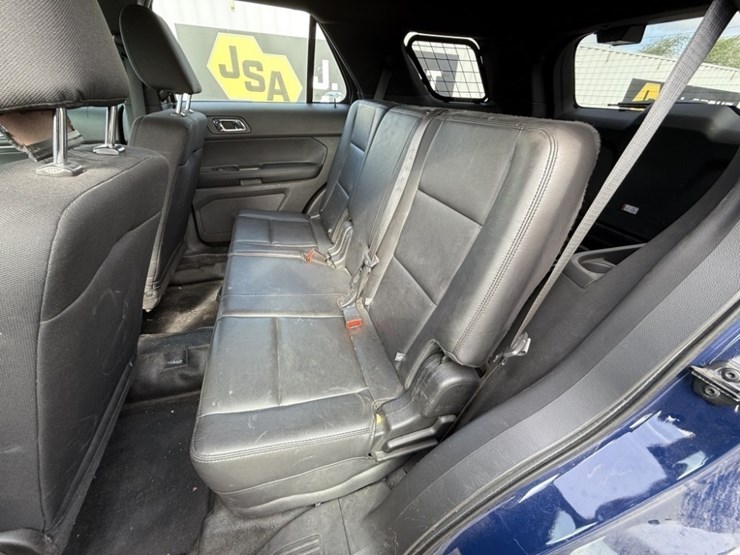 2015-ford-explorer-image-27