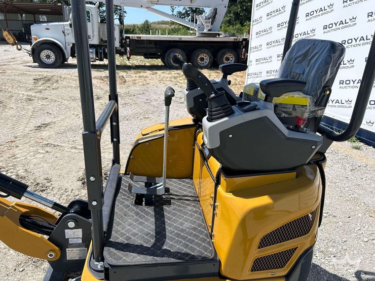mini-excavator-image-11