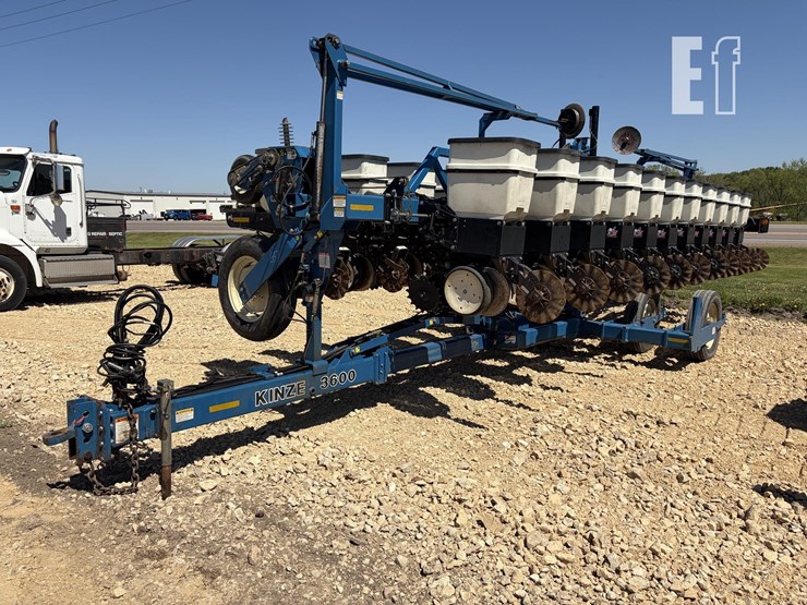 2002-kinze-3600-image-4