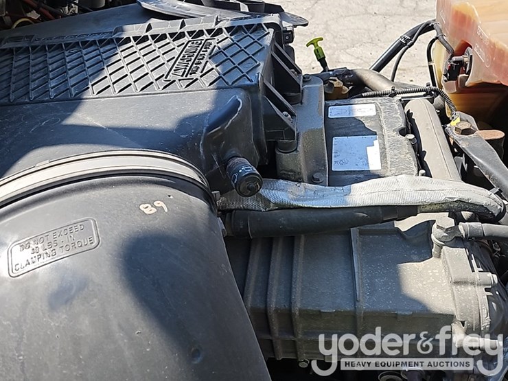 2019-freightliner-cascadia-125-image-45