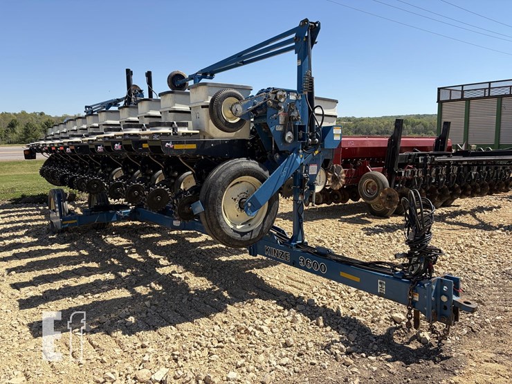 2002-kinze-3600-image-1