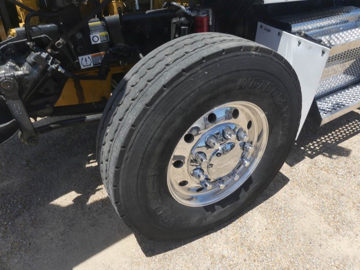 2015-kenworth-t800-image-17