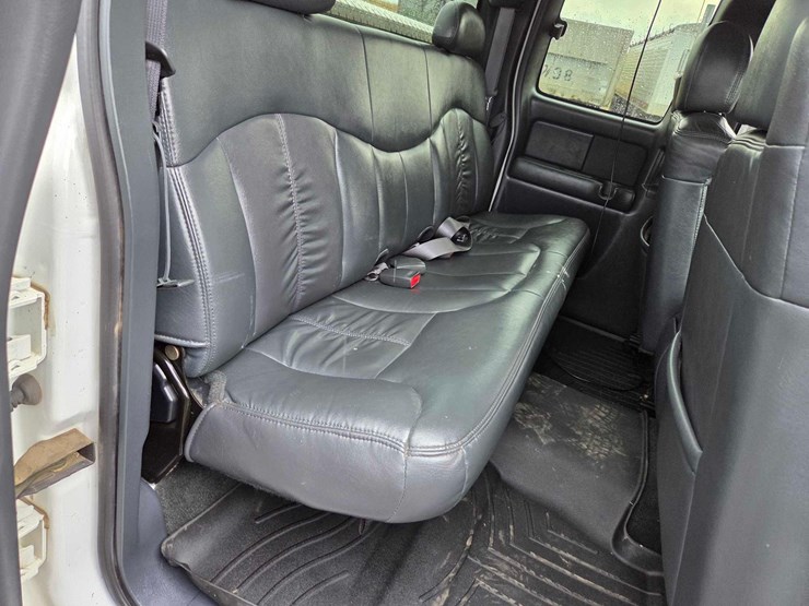 2001-chevrolet-3500-image-10