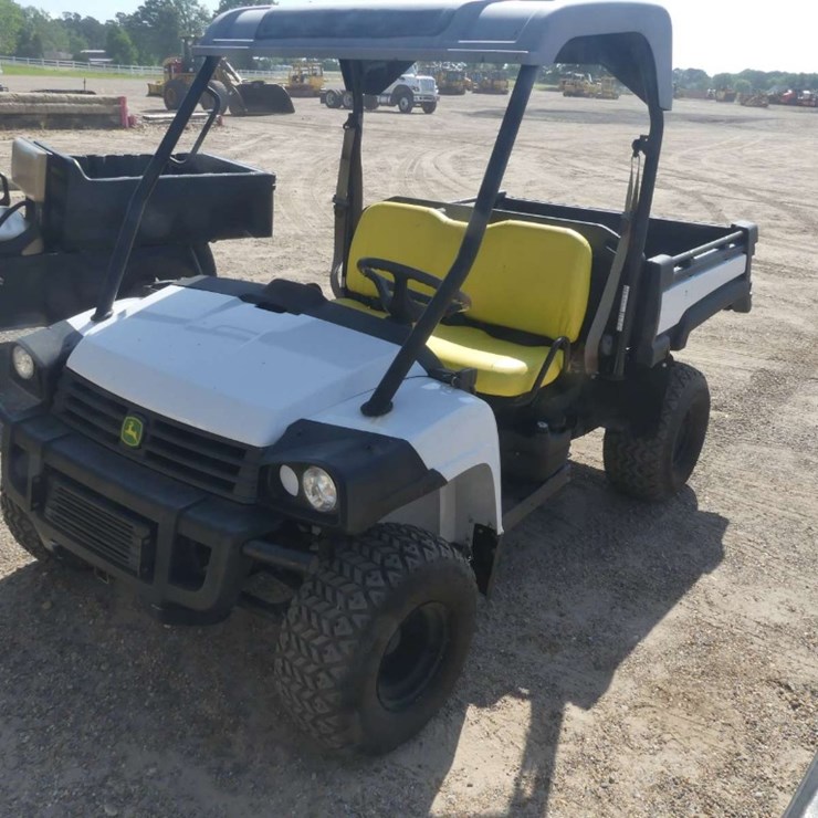 JOHN DEERE GATOR